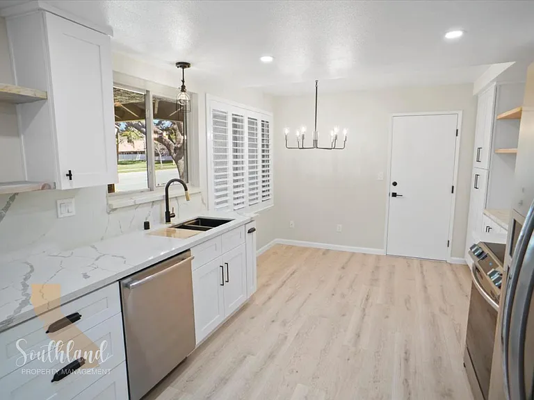 40002 Village 40 — Photo 2