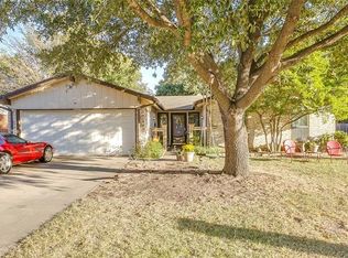 824 Belaire Dr, Burleson, TX 76028