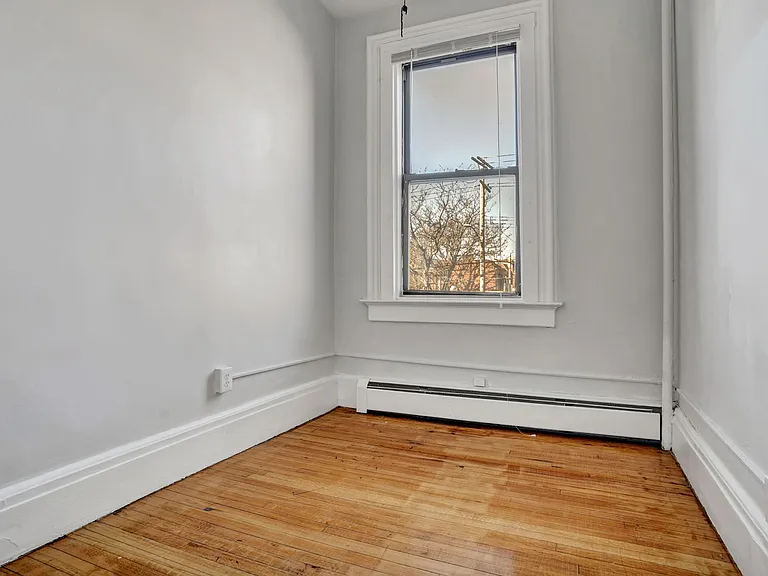33 Howe St #35 — Photo 8