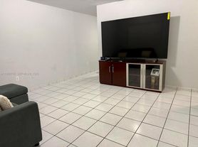 2732 NW 16th Ter, Miami, FL