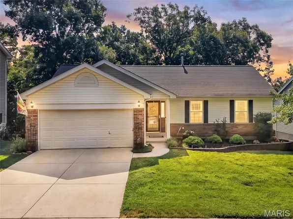 144 Hunters Green Ln, Eureka, MO 63025