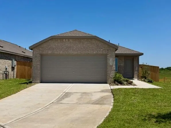 9202 Bright Birdie Ln, Baytown, TX 77521