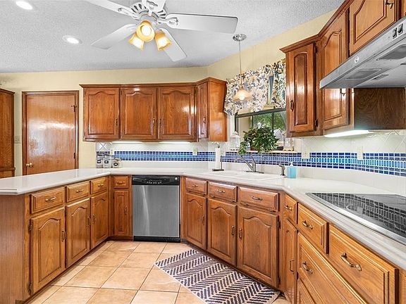 5th image of 1802 Normandy Dr