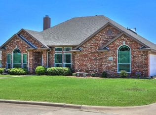 136 Honeysuckle Dr, Justin, TX 76247