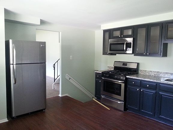 5th image of 2200 N Burr Oak St