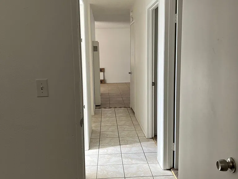 1127 E Donovan Rd — Photo 5