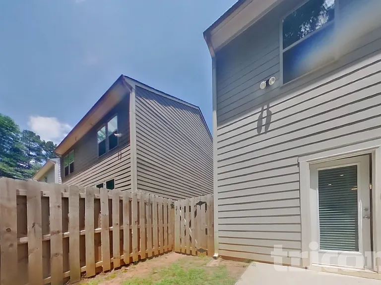 305 Knowles Pl — Photo 16