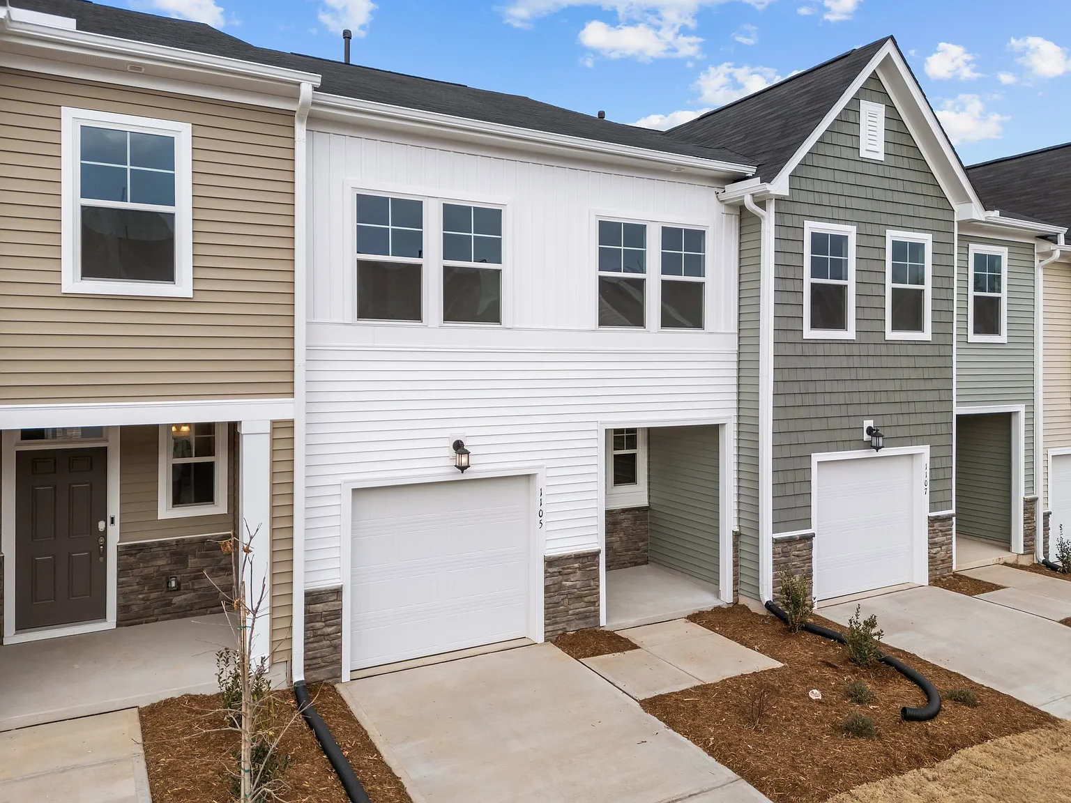 3 bed, 2.5 bath, 1800 sqft, $2,200 — Photo 3