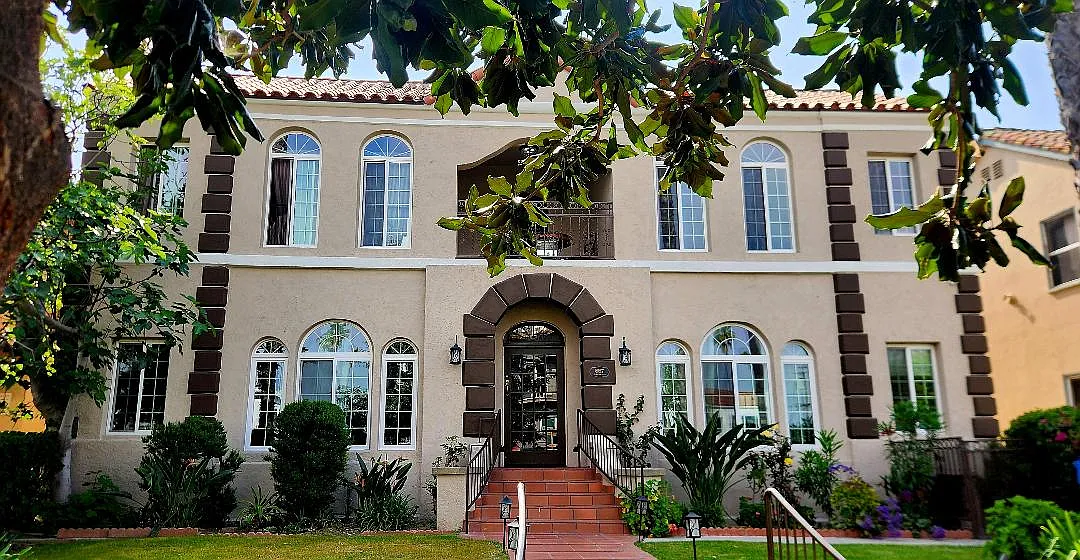 1 bed, 900 sqft, $1,950 — Photo 1