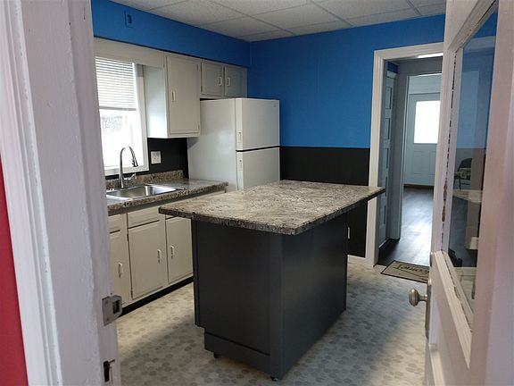 2nd image of 302 2nd Ave NW