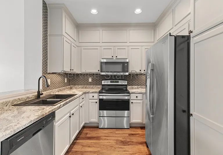 1716 W Cortez St #207 — Photo 8