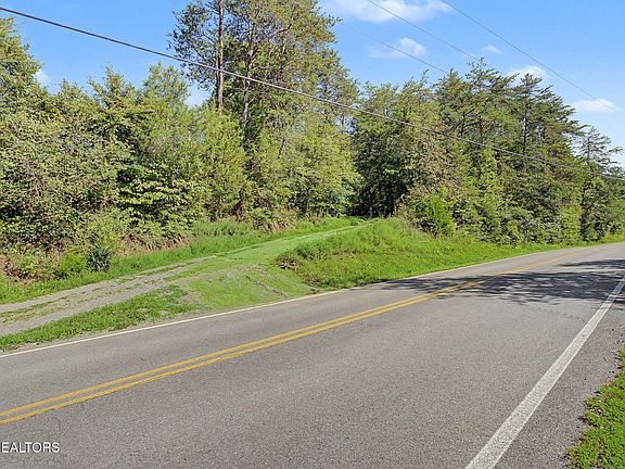 2nd image of 1809 Alpine Dr
