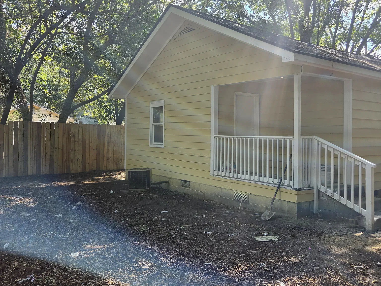 3 bed, 924 sqft, $1,200 — Photo 2