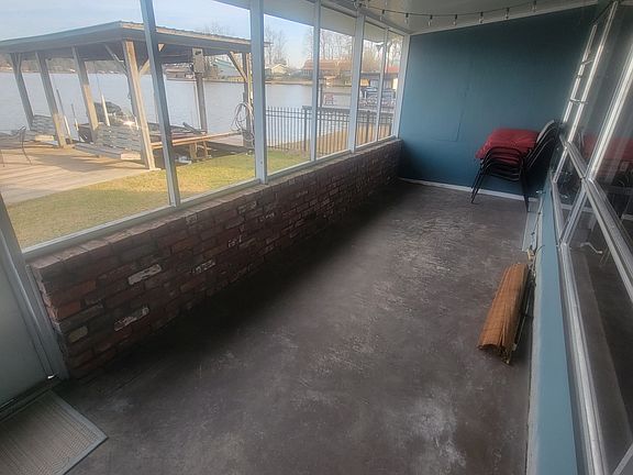 3rd image of 3724 Lake Shore Dr