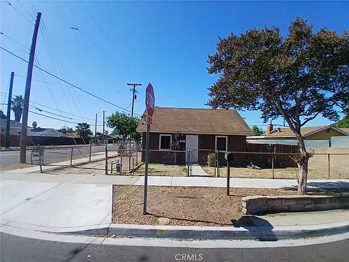 698 E Belmont St Photo 1