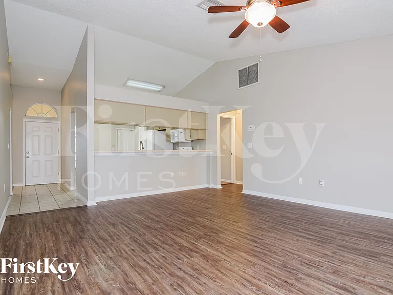 4705 Hunts Ct — Photo 5