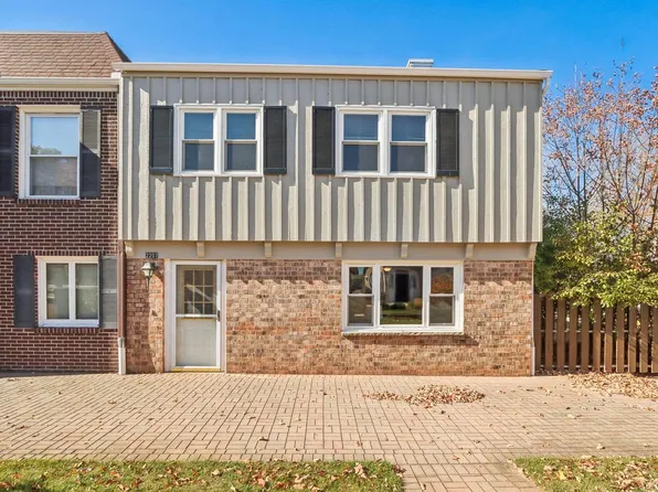 2207 Stonecroft DRIVE, Grafton, WI 53024