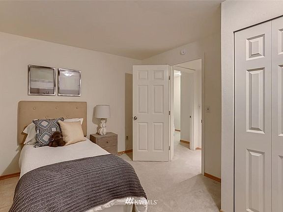 2nd image of 5309 Somerset Dr SE