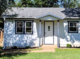 1304 Ivey St, Cassville, MO 65625
