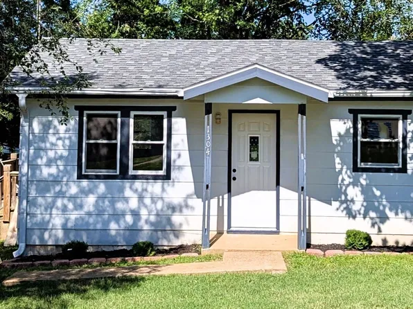 1304 Ivey Street, Cassville, MO 65625