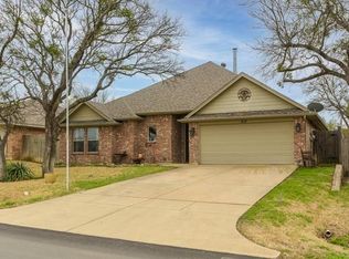 213 3rd St, Kennedale, TX 76060