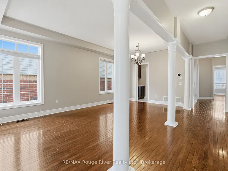 138 Kersey Cres — Photo 3