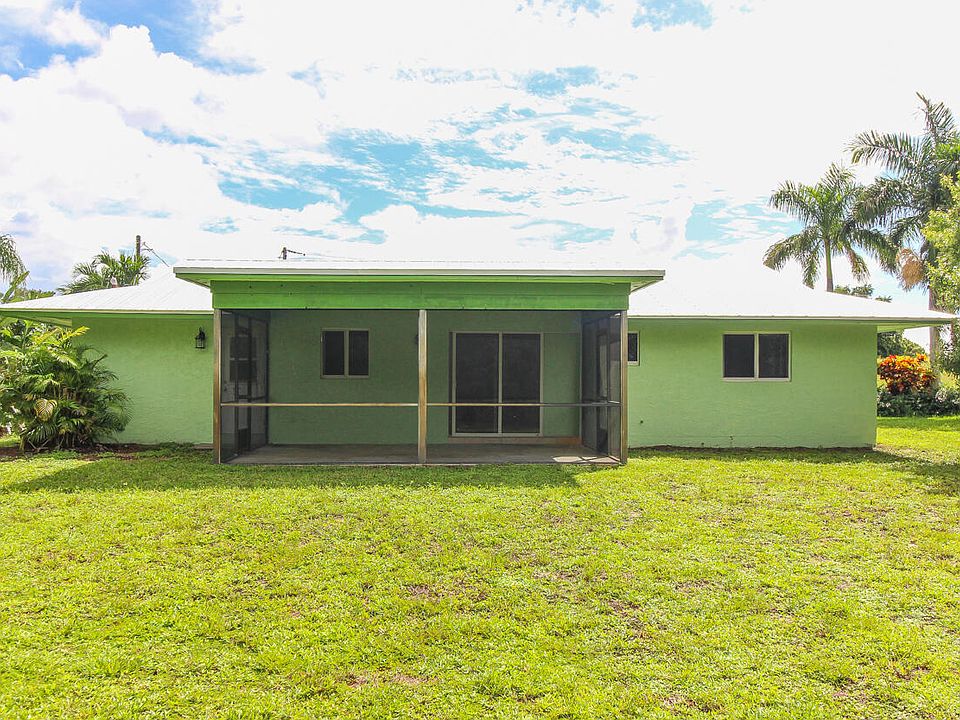 1st image of 431 NE Julia Court