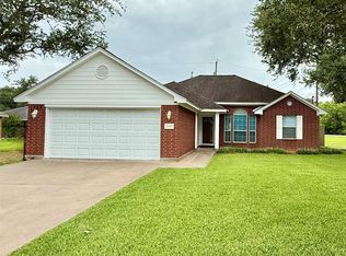 1140 Thomas Dr, Angleton, TX 77515