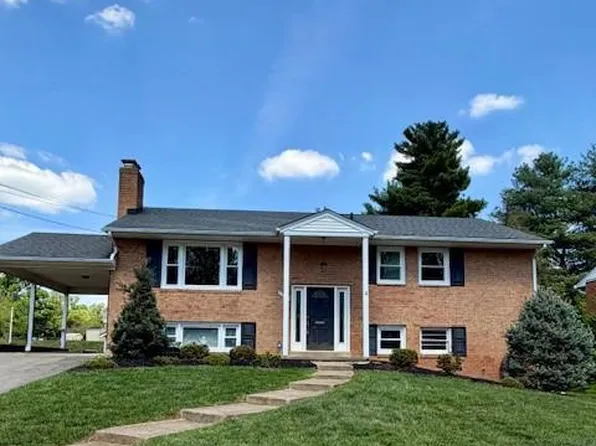 7530 Fairwood Ln, Falls Church, VA 22046