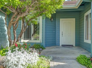 3582 Old Lantern Dr, Redding, CA 96003