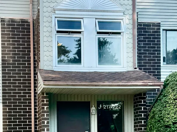 7 Padanaram Rd #J221, Danbury, CT 06810