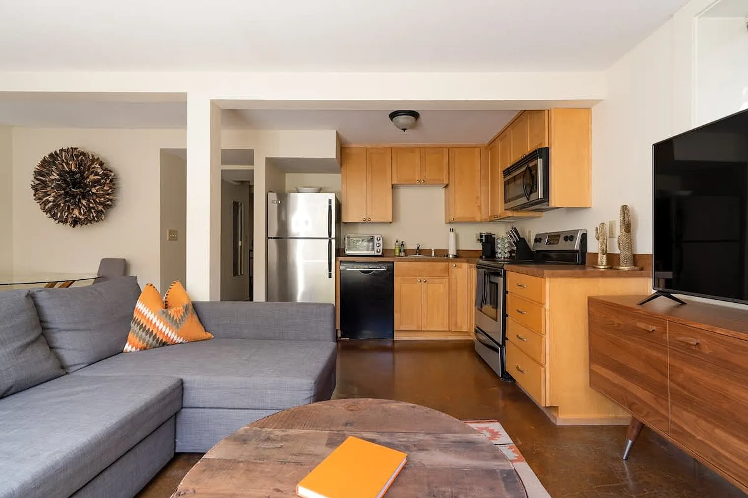 1 bed, 1.0 bath, 495 sqft, $2,043 — Photo 1