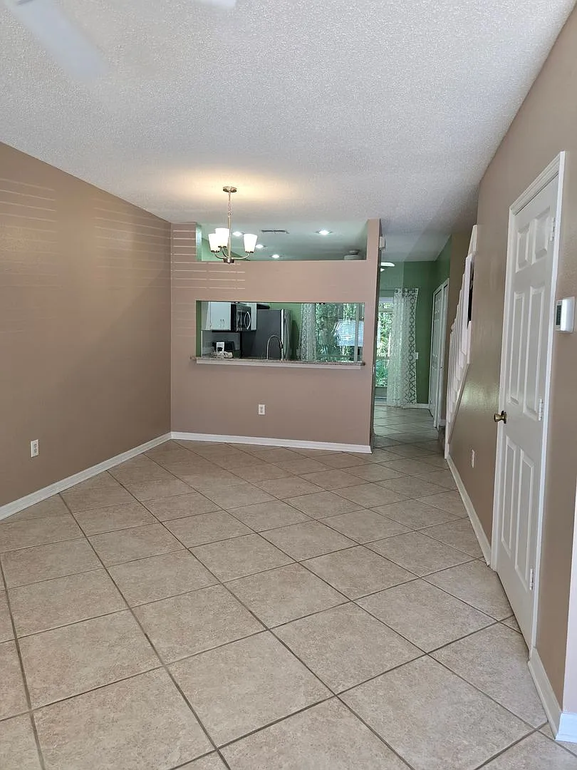 Immaculate 2-Bedroom, 2.5-Bath Townhome in Gated Hunter's Key Prime New Tampa Location — Photo 2