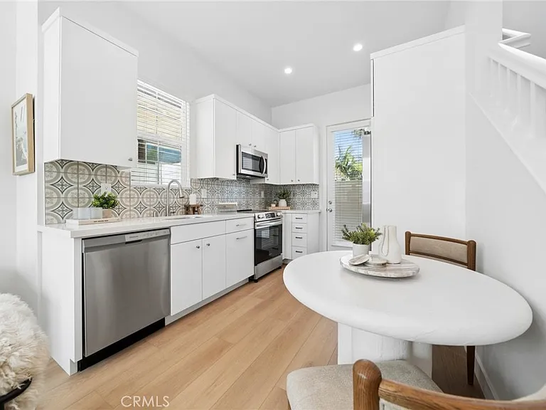 374 Hamilton St #B-101 — Photo 3