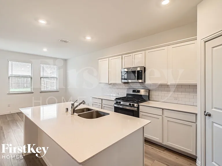 2324 Okeefe Dr — Photo 8