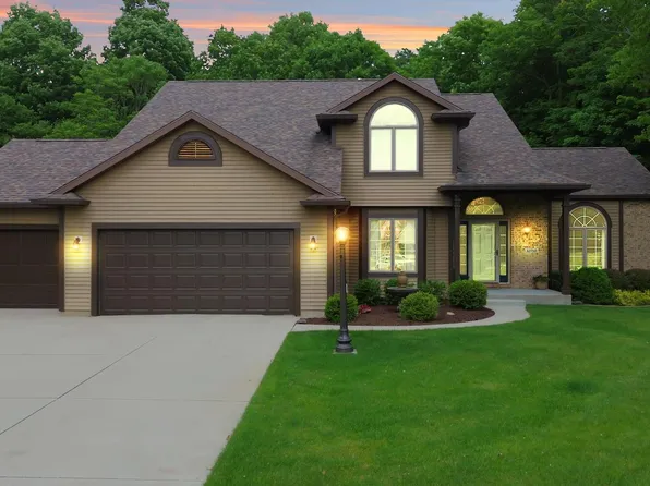 32750 Deer Watch Ct, New Carlisle, IN 46552