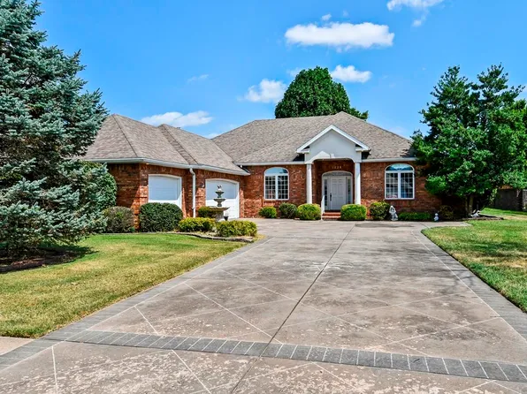 1228 N Yarberry Court, Springfield, MO 65802