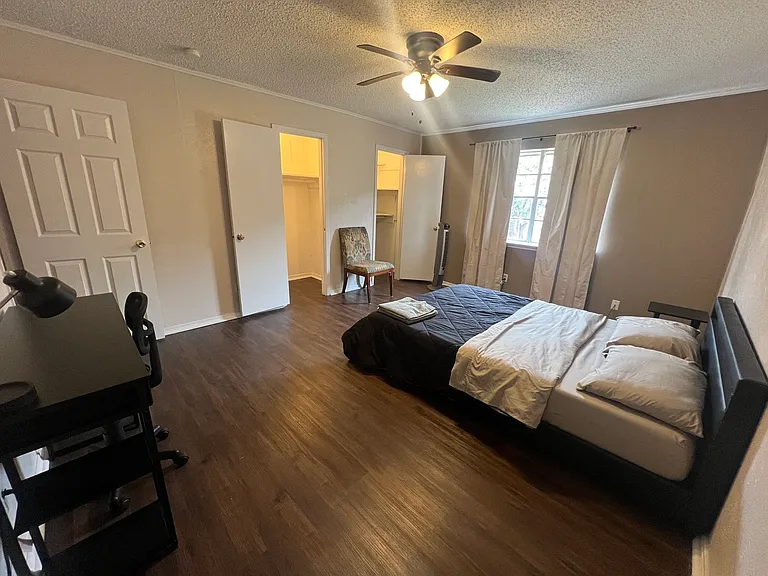 2500 Hollandale Cir #B — Photo 3