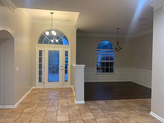5th image of 105 Velvetleaf Dr