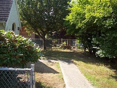3rd image of 1216 Poindexter Ave