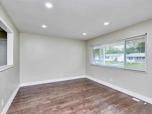 5th image of 900 Hazelvalley Dr