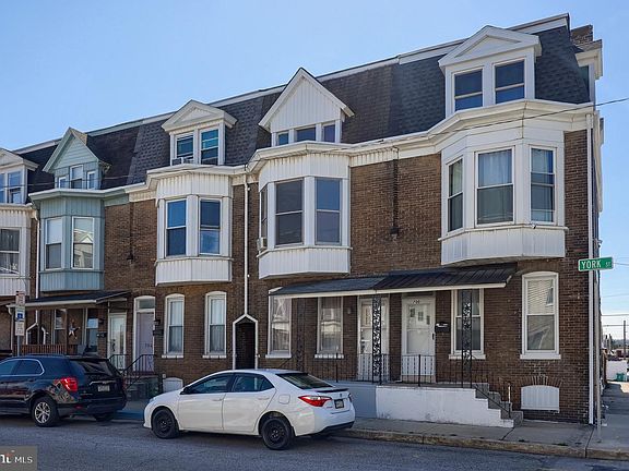 3rd image of 702 York St