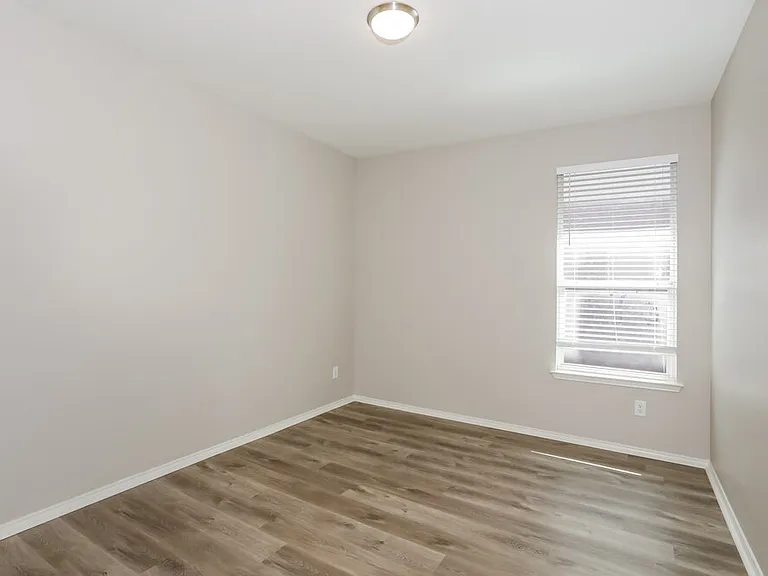 7633 Hollow Forest Dr — Photo 13