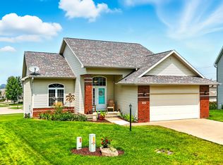 3303 Mackinac Ct, Muscatine, IA 52761