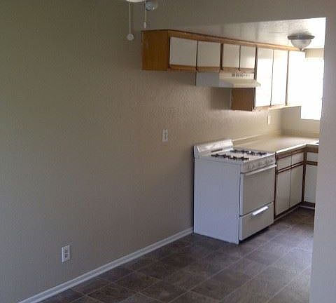 3rd image of 20814 Harvard Blvd APT 1