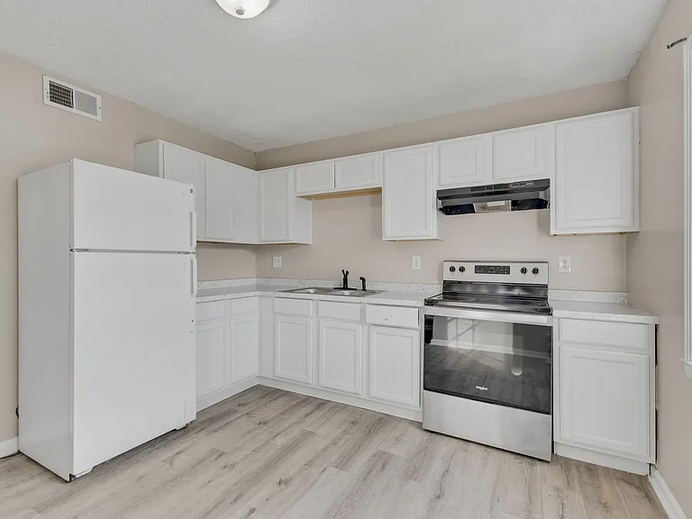 40 Carolane Drive - 4 — Photo 5
