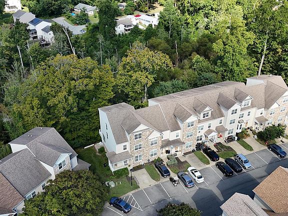 3rd image of 3761 Bedford Dr