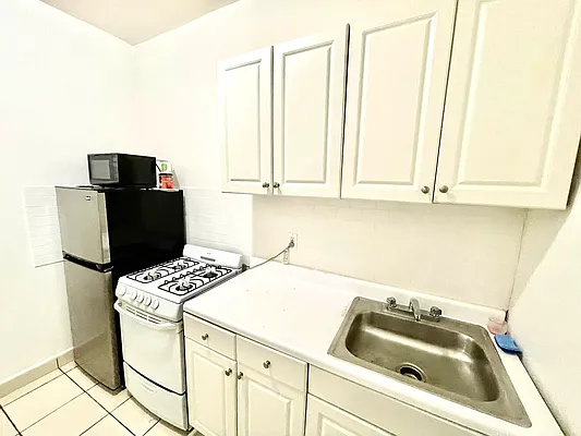 Rented by Pear NYC LLC | media 12