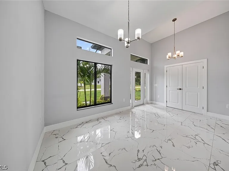738 Sunrise Blvd — Photo 8