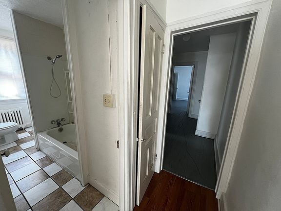 5th image of 18 N Washington St Floor 2